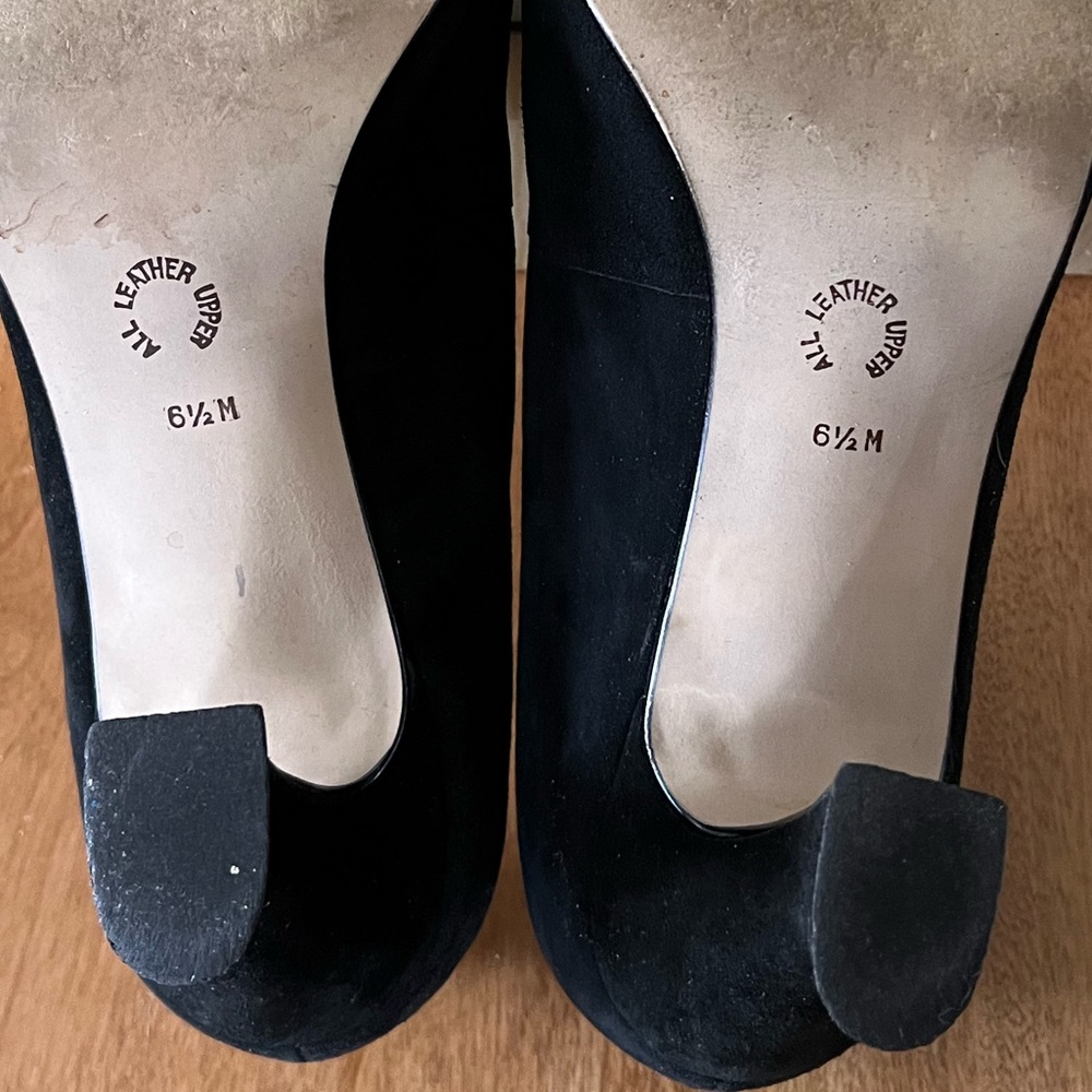 Nine West Black Heels Classic Suede Design size 6.5. - Picture 7 of 10